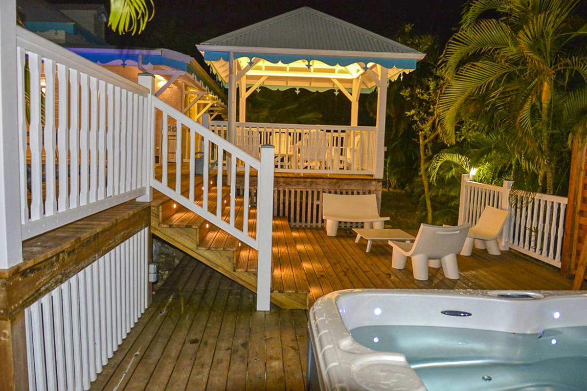 A louer villa 8 personnes Saint François Guadeloupe_ Jacuzzi Nuit - 33